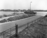 842733 Gezicht op de aanlegplaats van 't Wijkse Veer (Wijk bij Duurstede-Rijswijk over de Nederrijn), aan de Veerweg ...